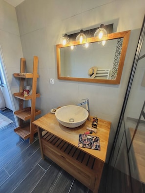 Bathroom - New Listing (Vallon-Pont-d'Arc)
