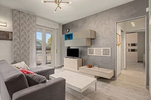 Living area - Apartment 'Soleil Lou' with Mountain View and Balcony (Châtillon)