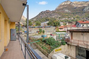 Balcony - Apartment 'Soleil Lou' with Mountain View and Balcony (Châtillon)