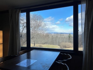 Dining - Meadow Suite with Mountain Views and Sauna (Berlin)