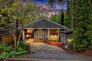 Exterior - New Garden Suite - Lynn Creek - Private Entrance (North Vancouver)