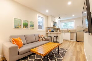 Living area - New Garden Suite - Lynn Creek - Private Entrance (North Vancouver)
