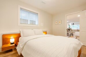 Room - New Garden Suite - Lynn Creek - Private Entrance (North Vancouver)