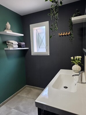 Bathroom - Maison avec jardin clos, animaux bienvenus (Méjannes-le-Clap)