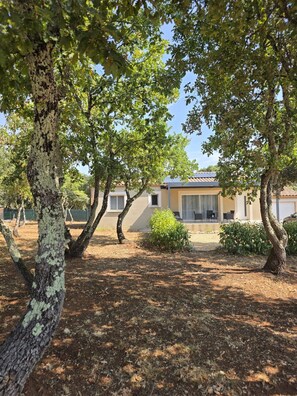 Exterior - Maison avec jardin clos, animaux bienvenus (Méjannes-le-Clap)