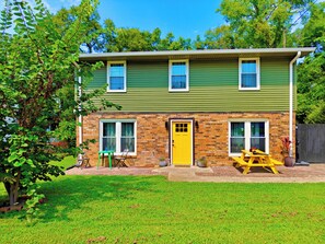 Exterior - Oakwood Hill - 4mi to downtown/Nissan Stadium - Full home with private back yard (Nashville)