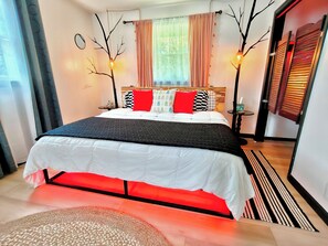 Room - Oakwood Hill - 4mi to downtown/Nissan Stadium - Full home with private back yard (Nashville)