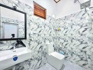 Bathroom - Mama's Hiriketiya (Hiriketiya)