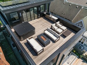 Outdoor dining - Stunning Modern Luxury View Home in the Heart of Seattle (Seattle)