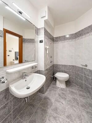 Bathroom - Hotel Innova Milano Nord (Cinisello Balsamo)