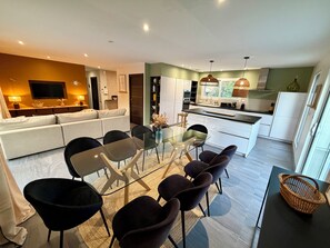 Dining - New Listing (Labeaume)