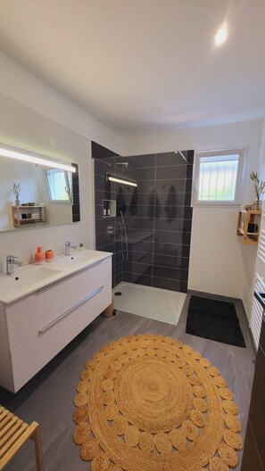 Bathroom - New Listing (Labeaume)