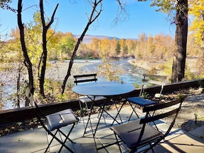 Gorgeous river views to enjoy -  Methow River Suite at RiversMeet-Dog Friendly, River Views, in Winthrop (Winthrop)