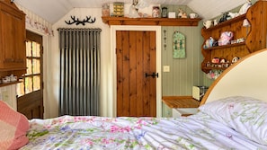 Room - Petite Gite, Sleeps 2 With Garden & Parking (West Malling)