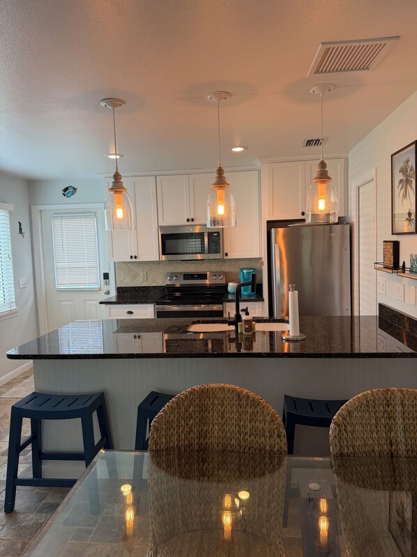Private kitchen - No bridges, No crowds, Private Beaches, and Ferry ride to your Island Escape! (Placida)