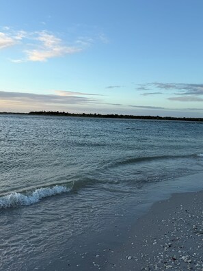 Beach - No bridges, No crowds, Private Beaches, and Ferry ride to your Island Escape! (Placida)