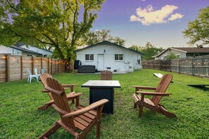 Outdoor dining - Private Hot Tub • 4BR • Mins to Dtwn ATX + COTA (Austin)