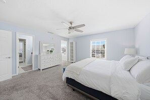 Room - One Bedroom overlooking the water with gym, pickleball, pool, and hot tub (St. Petersburg)