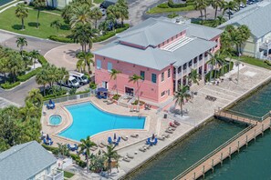 Exterior - One Bedroom overlooking the water with gym, pickleball, pool, and hot tub (St. Petersburg)