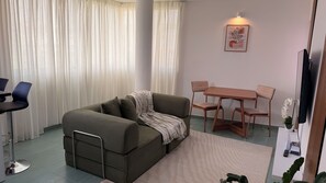 Living area - New Listing (Praia)
