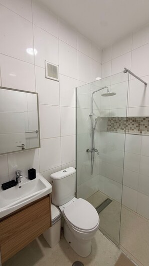 Bathroom - New Listing (Praia)