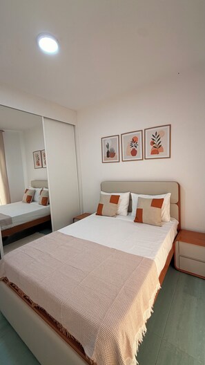 Room - New Listing (Praia)