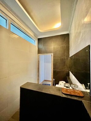 Bathroom - Sanctum Hotel Nusa Penida Dive (Nusa Penida)