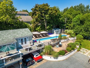 A residential property with a swimming pool, a covered patio, and a garage with two cars. - Cozy 3-Bedroom, 2-Bath Home with Private Pool & Hot Tub, Chester Front Harbour (Chester)