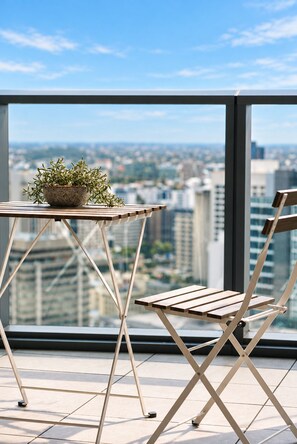 Outdoor dining - Where the River Glows｜A Sky-High Retreat (Brisbane City)