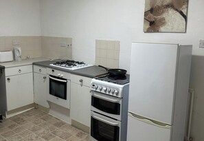 Image 6 - 2-Bed House Sleeps 4 - Private Garden - Pets Ok (Middlesbrough)