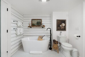 Bathroom - Sedona Desert Sactuary: Boho-Chic Cabin for 16 on one acre with Red Rock Views (Sedona)