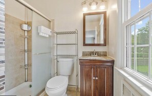 Bathroom - Spacious 5BR Retreat - Hot Tub, Arcade & Sunroom Near IAD (Herndon)
