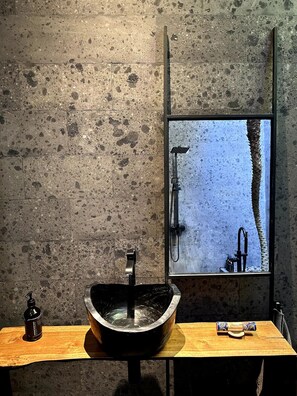 Bathroom - Modern Private Pool Villa in Canggu – Walk to Beach & Cafes (Canggu, Kuta Utara)