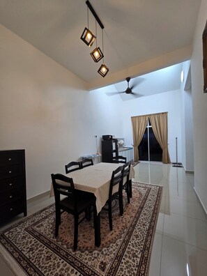 Dining - 3-bedroom house in peaceful Kluang with air conditioning (Kluang)