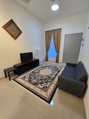 Living area - 3-bedroom house in peaceful Kluang with air conditioning (Kluang)