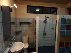 Bathroom - Teva's Tahiti Stay (Faaa)