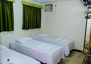 Room - Hotel Santo Antoninho (Goiânia)