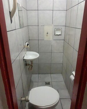Bathroom - Hotel Santo Antoninho (Goiânia)