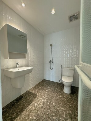 Bathroom - Private Villa Apt • Lake View • C204 @ Cozinema (Thành phố Hồ Chí Minh)