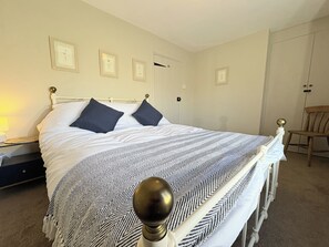 Room - Beautiful large 4 bedroom cottage close to the Suffolk coast in Little Glemham (Little Glemham)