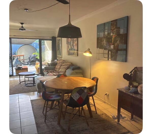Interior - Spacious, Stylish & Quite Greenslopes Apartment close to Hospitals & the City (Greenslopes)