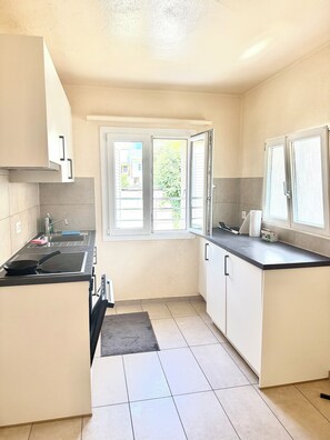 Private kitchen - Rare. Appartement entier. Centre. (Bex)
