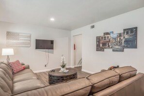 Living area - Newly 2BD/1BA Home Near Cowboys Stadium (Arlington)