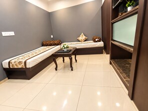 Room - Hotel Abi Krishnaa (Puducherry)