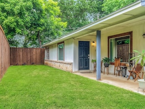 Exterior - 2BD/1BA Duplex near Cowboys Stadium (Arlington)