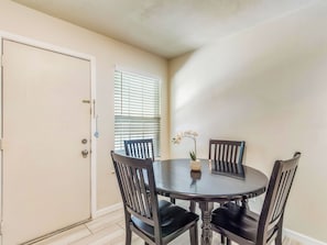 Dining - 2BD/1BA Duplex near Cowboys Stadium (Arlington)