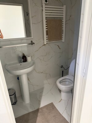 Bathroom - Room 'Unit 1' with Sea View (Cagnes-sur-Mer)