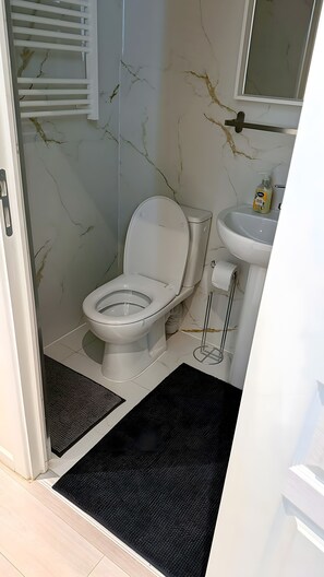 Bathroom - Room 'Unit 1' with Sea View (Cagnes-sur-Mer)