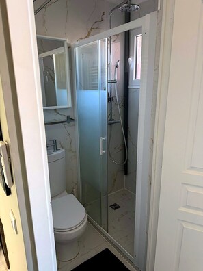 Bathroom - Room 'Unit 1' with Sea View (Cagnes-sur-Mer)