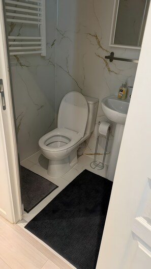 Bathroom - Room 'Unit 1' with Sea View (Cagnes-sur-Mer)
